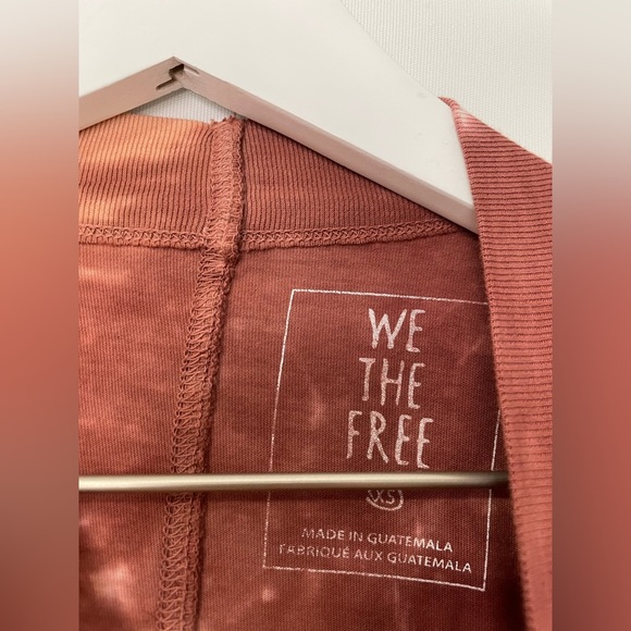 NWT Free People We The Free Tie Dye Long Sleeve Oversized Tee Cabernet Pink XS - Picture 4 of 6